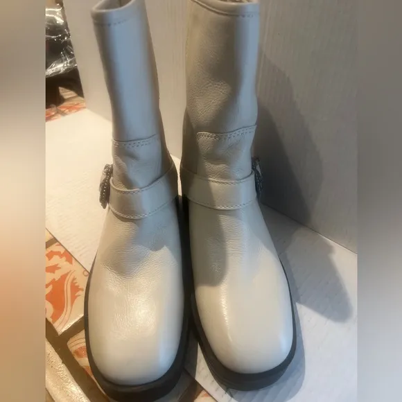 Larroude Harly Leather Boots Natural White Ivory Motto Boots WMNS  Size 9.5 NEW