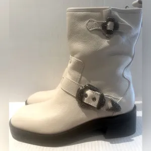 Larroude Harly Leather Boots Natural White Ivory Motto Boots WMNS  Size 9.5 NEW