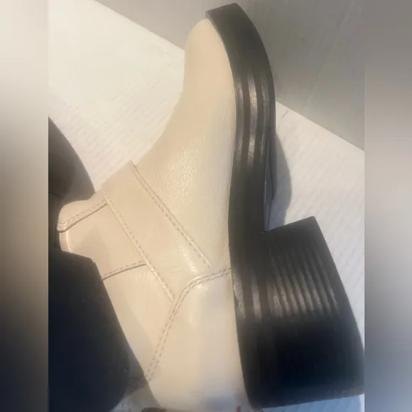 Larroude Harly Leather Boots Natural White Ivory Motto Boots WMNS  Size 9.5 NEW