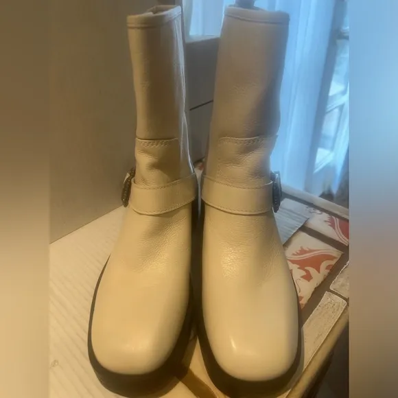 Larroude Harly Leather Boots Natural White Ivory Motto Boots WMNS  Size 9.5 NEW