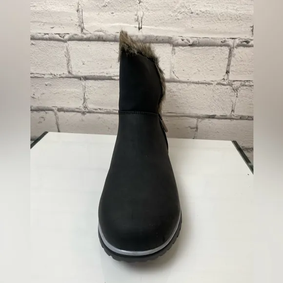 London Fog Black Faux Fur Fleece Lined Boots size 8