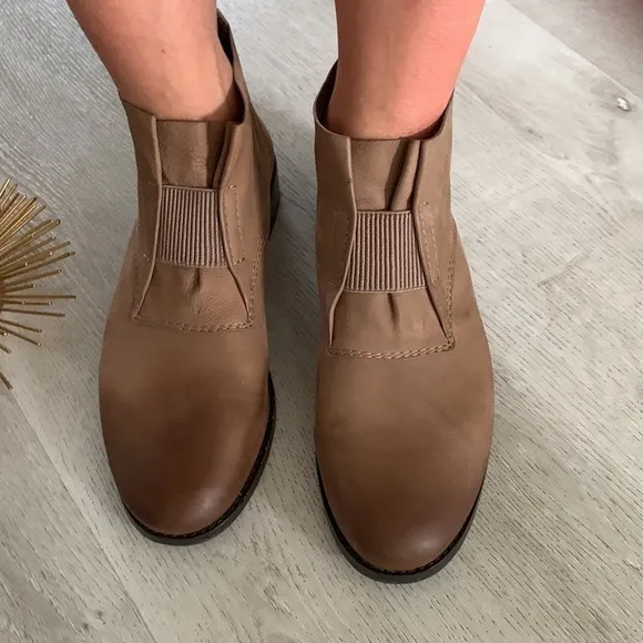 M Maccari shoes leather boots size 39 tan brown ruched distressed zipper NWOT
