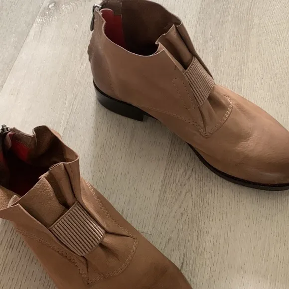 M Maccari shoes leather boots size 39 tan brown ruched distressed zipper NWOT