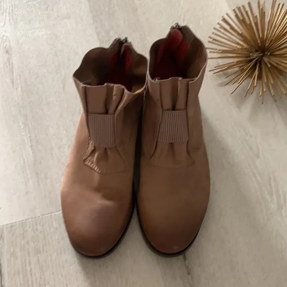 M Maccari shoes leather boots size 39 tan brown ruched distressed zipper NWOT