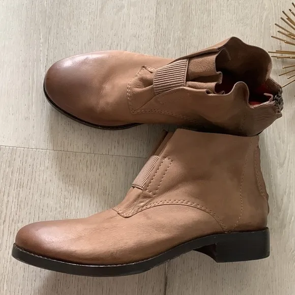 M Maccari shoes leather boots size 39 tan brown ruched distressed zipper NWOT