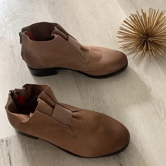 M Maccari shoes leather boots size 39 tan brown ruched distressed zipper NWOT