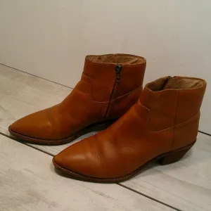 Madewell Darcy Ankle Western Distressed Rugged Ankle Boot Size 6