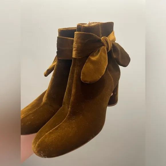 Madewell The Esme Bow Boot in Velvet Burnished Cedar Brown in color Size 8