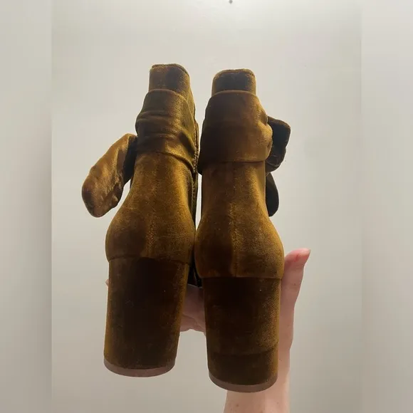 Madewell The Esme Bow Boot in Velvet Burnished Cedar Brown in color Size 8