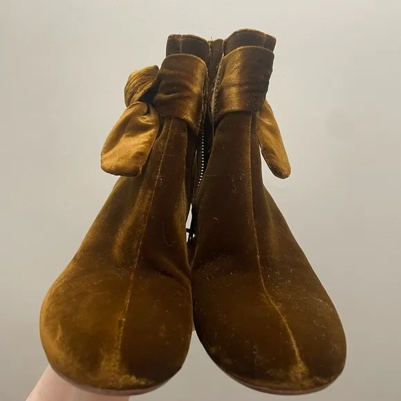 Madewell The Esme Bow Boot in Velvet Burnished Cedar Brown in color Size 8