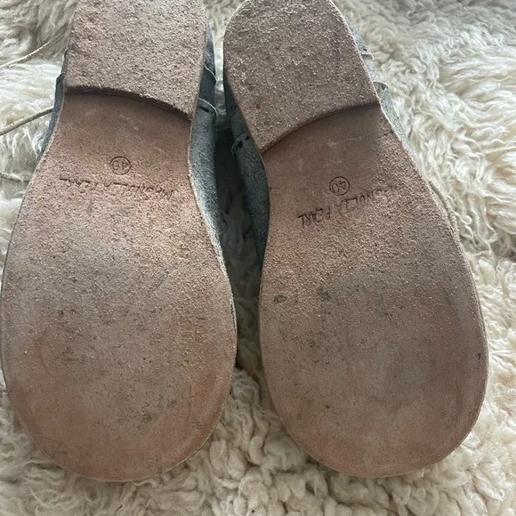 Magnolia Pearl Gray Dress Shoes with Vintage Charm