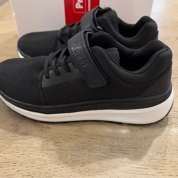 Man's Sneakers &amp; Athletic Shoes Propet Ultima FX size 9