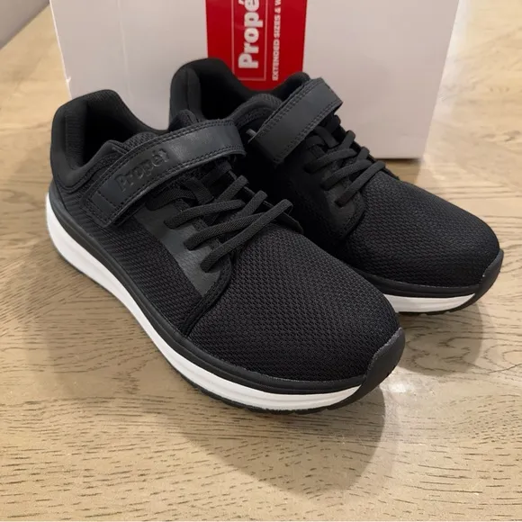 Man's Sneakers &amp; Athletic Shoes Propet Ultima FX size 9
