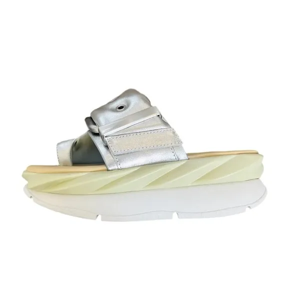 Mellow Glows in Silver
