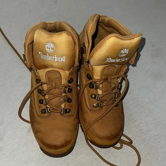 Mens Size 9M Timberland Brown Lace-Up Boots.