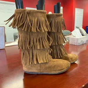 Minnetonka 3 Layer Fringe Boots style 1638 sz 8
