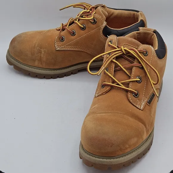 Mountain gear slip resistant work boots size 8