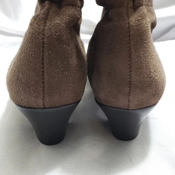 Munro Alfie Brown Suede Ankle Boots Womens Size 7 Ruched Back 2 Inch Heel