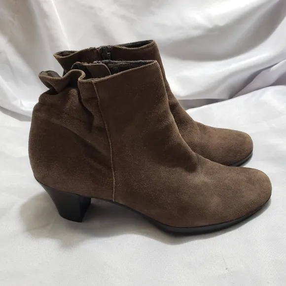 Munro Alfie Brown Suede Ankle Boots Womens Size 7 Ruched Back 2 Inch Heel