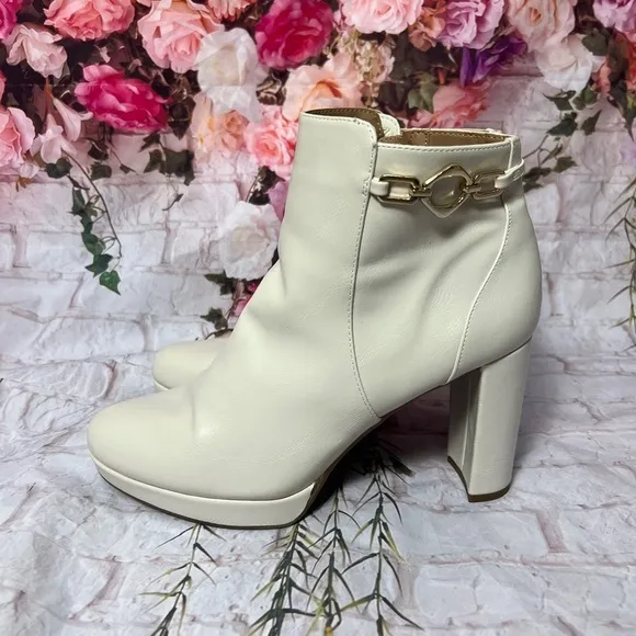 Naturalizer Berri Off White Ankle Boots size 10w