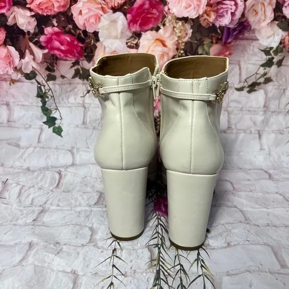 Naturalizer Berri Off White Ankle Boots size 10w