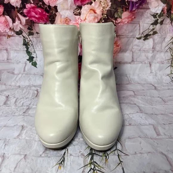 Naturalizer Berri Off White Ankle Boots size 10w