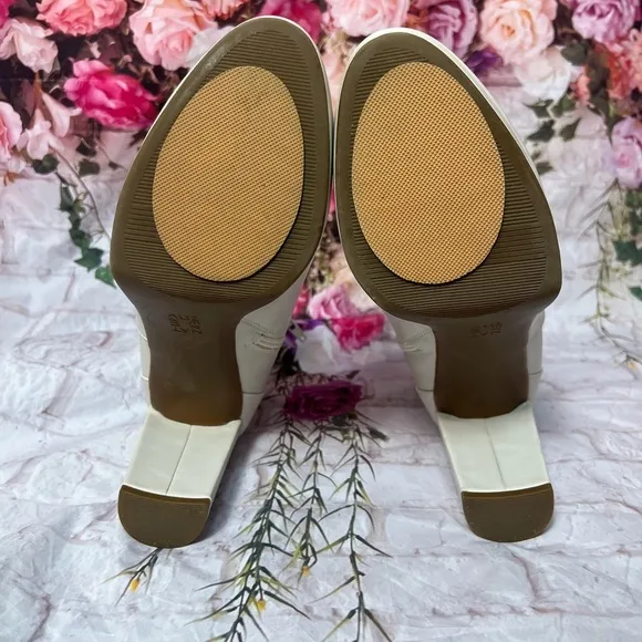Naturalizer Berri Off White Ankle Boots size 10w