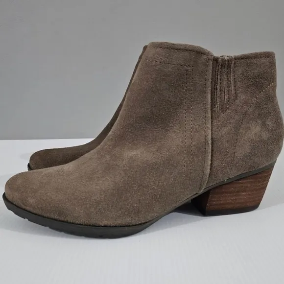 NEW Blondo Villa Waterproof Ankle Bootie Dark Taupe Suede Leather Shoe Size 8