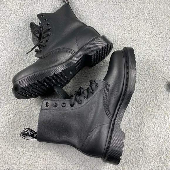 NEW Dr. Martens Boots 1460 Pascal Mono 7 Leather Lace Up Black combat boots shoe