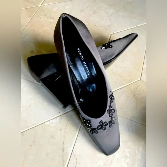 NEW Grey crystal &amp; embroidered accent 5 1/2 dress shoes with heels. Italian made