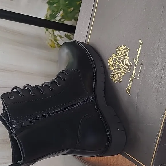 New in box! LLC Philippe Anders Womens size 9 Black leather lace up boots