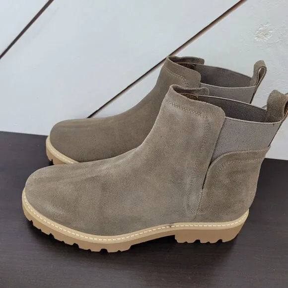 NEW Journee Signature  Womens Size 8 Bristol Taupe Suede Ankle Boots 5CT