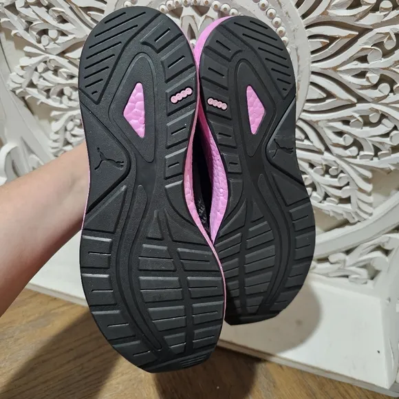 NEW Puma Black &amp; Pink Soft Foam Optimal Comfort Sneakers Womans 9.5