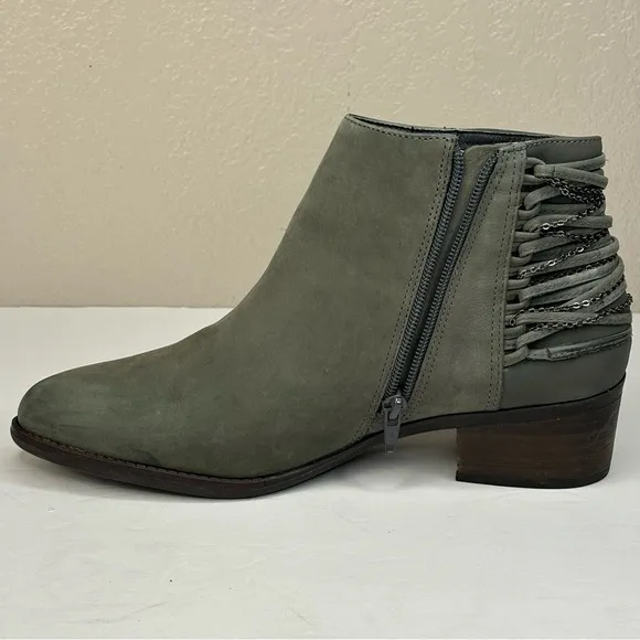 New Steve Madden Chily Gray Leather Ankle Boots  Size 8 Pewter Hardware Chains