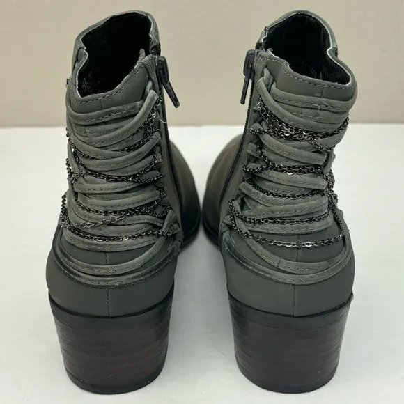 New Steve Madden Chily Gray Leather Ankle Boots  Size 8 Pewter Hardware Chains
