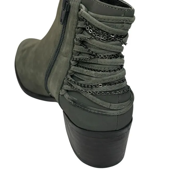 New Steve Madden Chily Gray Leather Ankle Boots  Size 8 Pewter Hardware Chains