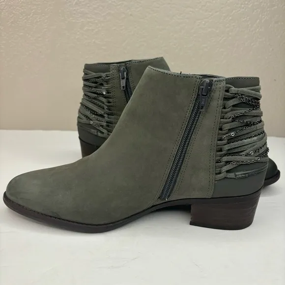 New Steve Madden Chily Gray Leather Ankle Boots  Size 8 Pewter Hardware Chains