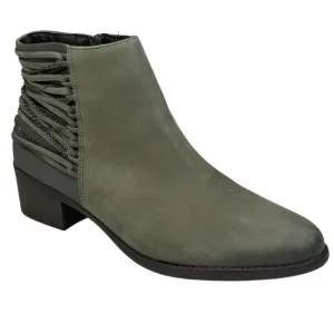 New Steve Madden Chily Gray Leather Ankle Boots  Size 8 Pewter Hardware Chains