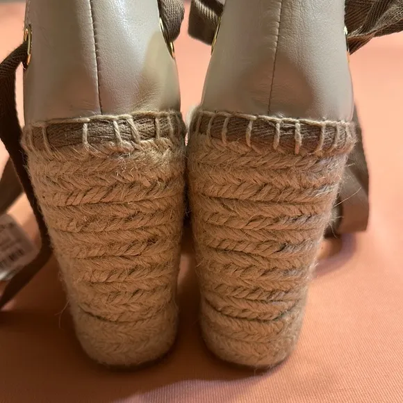 New Valentino Women's Cream Leather Shoes. Gold Logo. Size 37. With dust…