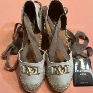 New Valentino Women's Cream Leather Shoes. Gold Logo. Size 37. With dust…