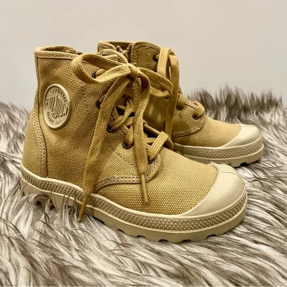 New without Box Palladium Boys Girls Unisex Khaki Zip Up Combat Boots | Sz. 11.5