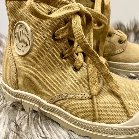 New without Box Palladium Boys Girls Unisex Khaki Zip Up Combat Boots | Sz. 11.5