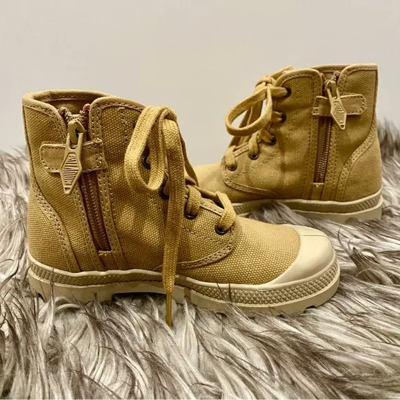 New without Box Palladium Boys Girls Unisex Khaki Zip Up Combat Boots | Sz. 11.5