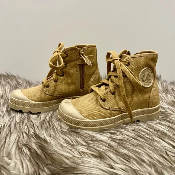 New without Box Palladium Boys Girls Unisex Khaki Zip Up Combat Boots | Sz. 11.5