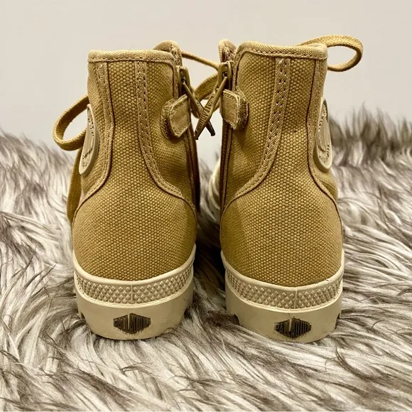 New without Box Palladium Boys Girls Unisex Khaki Zip Up Combat Boots | Sz. 11.5