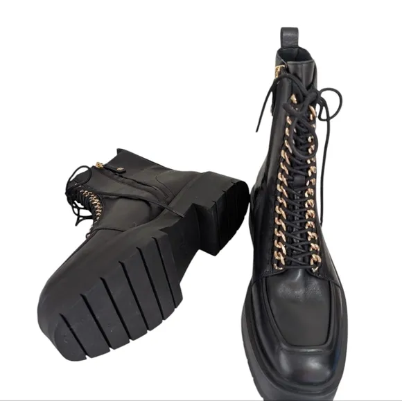 NEW....Sam Edelman Lovrin Black Bootie.... Size...8
