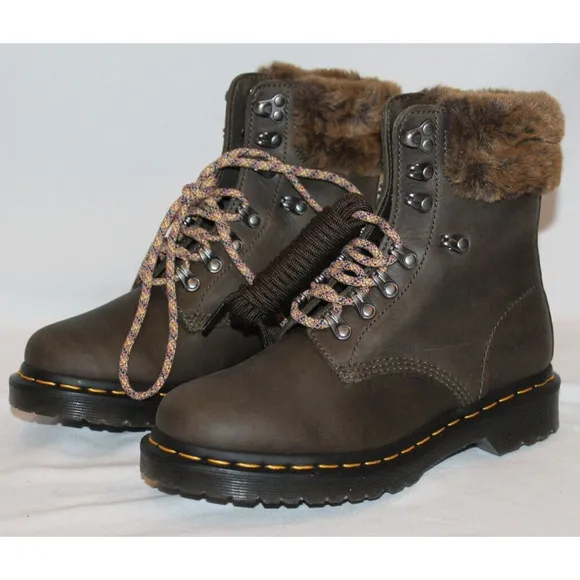NIB Dr. Martens Womens‎ 1460 Serena Collar Leather Boots