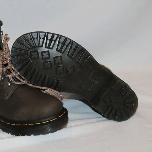 NIB Dr. Martens Womens‎ 1460 Serena Collar Leather Boots
