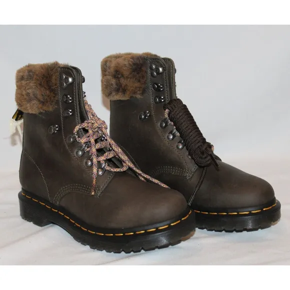 NIB Dr. Martens Womens‎ 1460 Serena Collar Leather Boots
