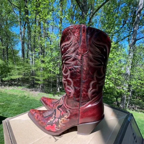 NIB NWOT Stetson Handcrafted Cowboy Boots, Wing &amp; Cross Overlay-Leather &amp; Python